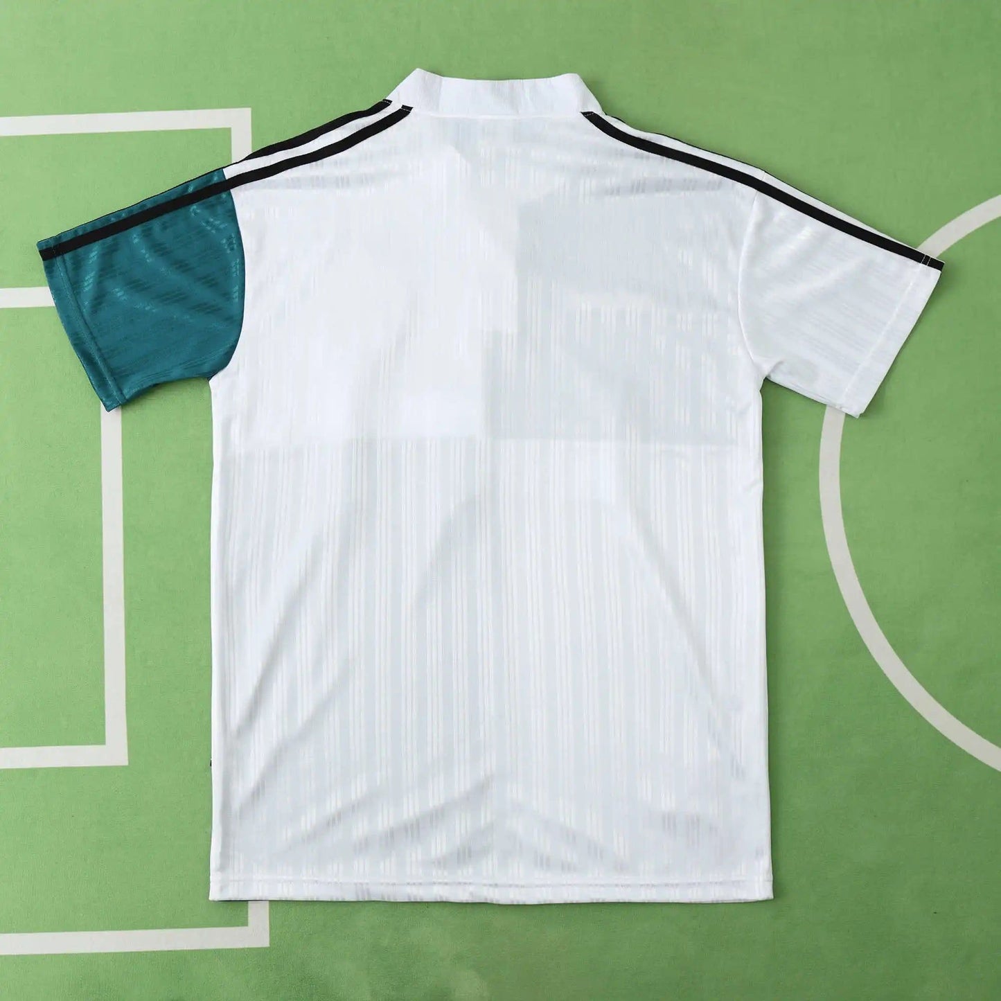 Liverpool 1995/96 Retro Football Jersey Kit