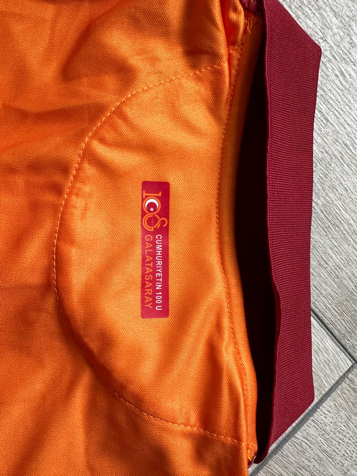 Galatasaray - Turkiye Cumhuriyeti 100.Yil Ozel Seri Futbol Formasi Trikot