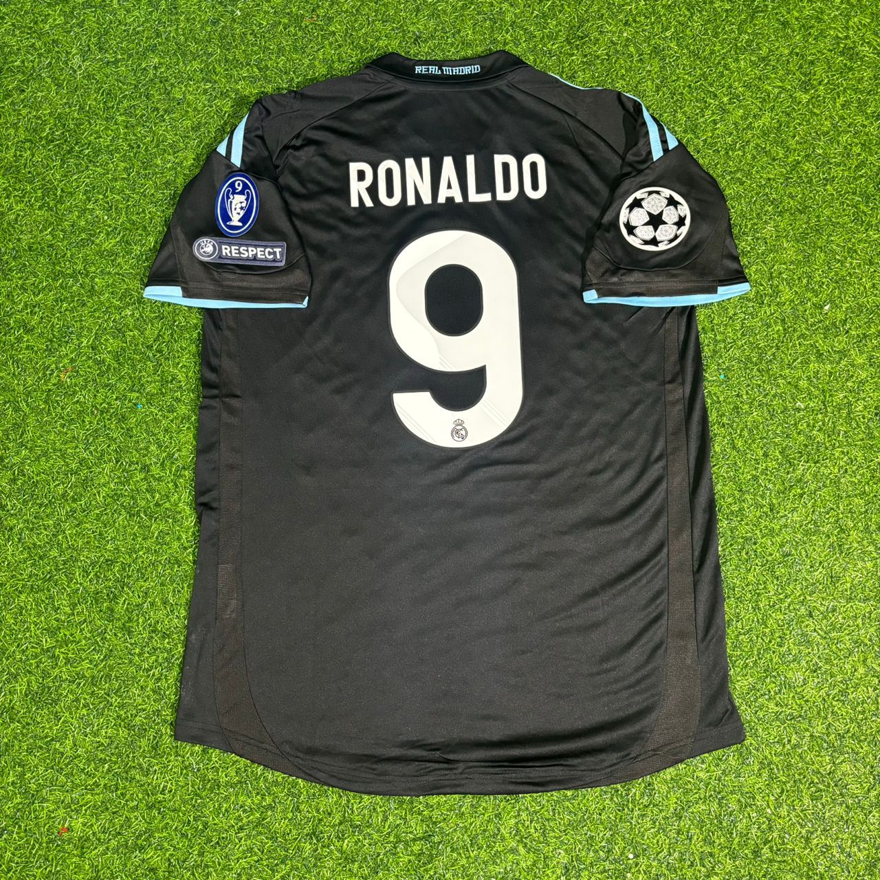 Cristiano Ronaldo 2009-2010 CR7 Debut Number 9 Away Retro Football Jersey