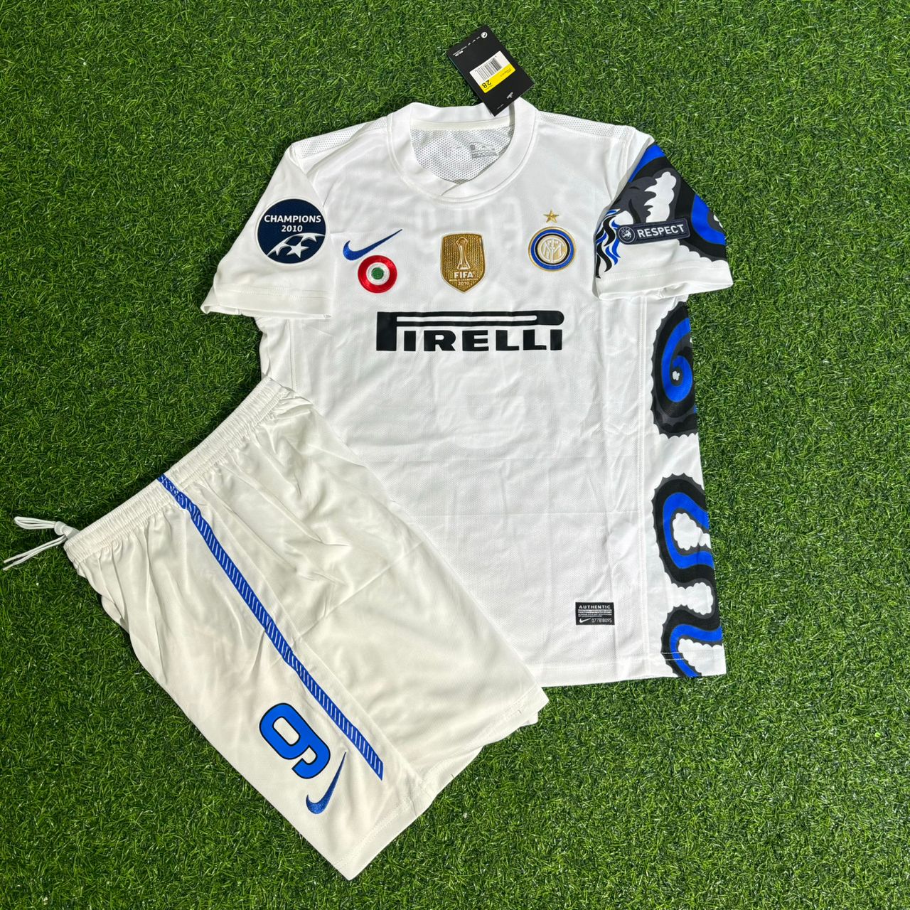Samuel Eto’o Inter 2010 2011 White Dragon Retro Kids Football Jersey Kit