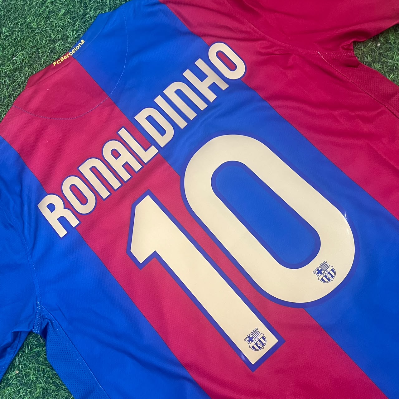 Ronaldinho Gaucho Barcelona 2006/2007 Home Retro Football Jersey Kit
