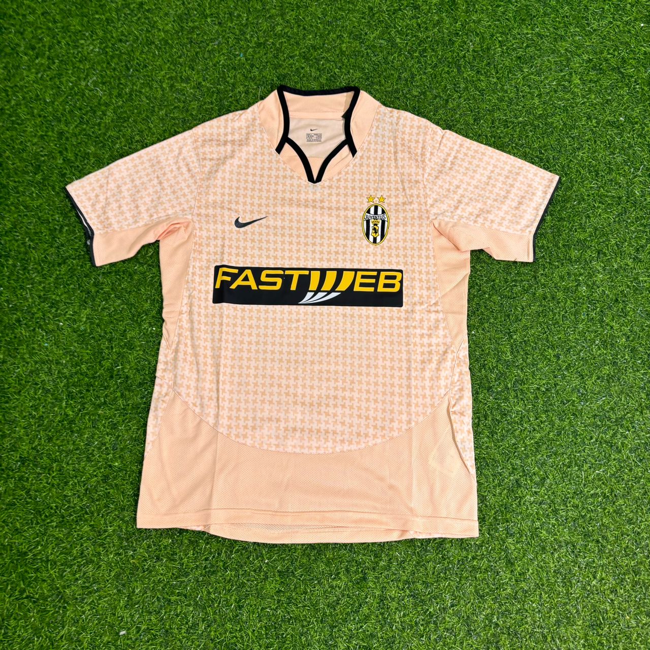 Stephen Appiah 18 Juventus 2003/2004 Away Retro Football Jersey Kit