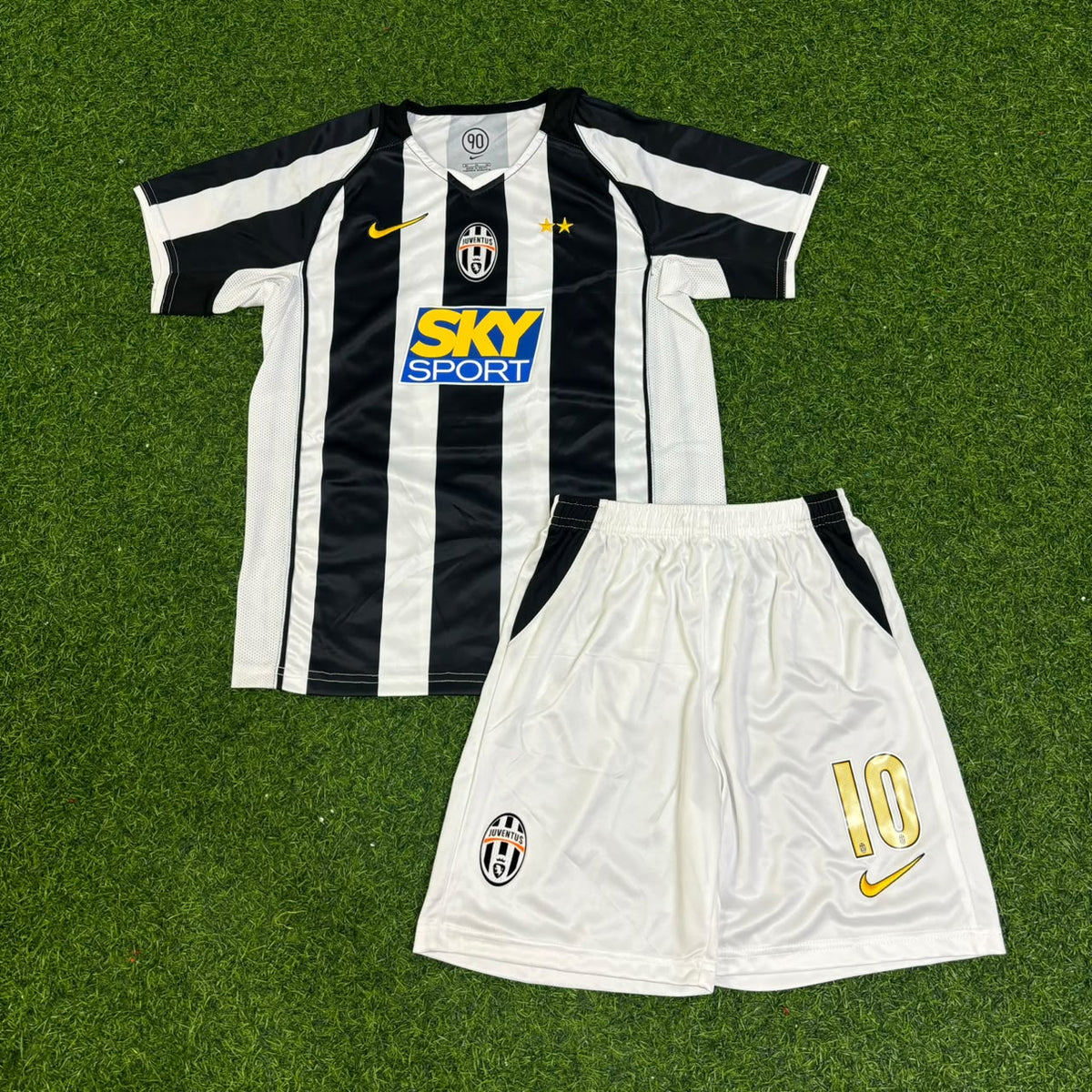 Alessandro Del Piero Juventus 2004-2005 White & Black Kids Retro Football Jersey Kit