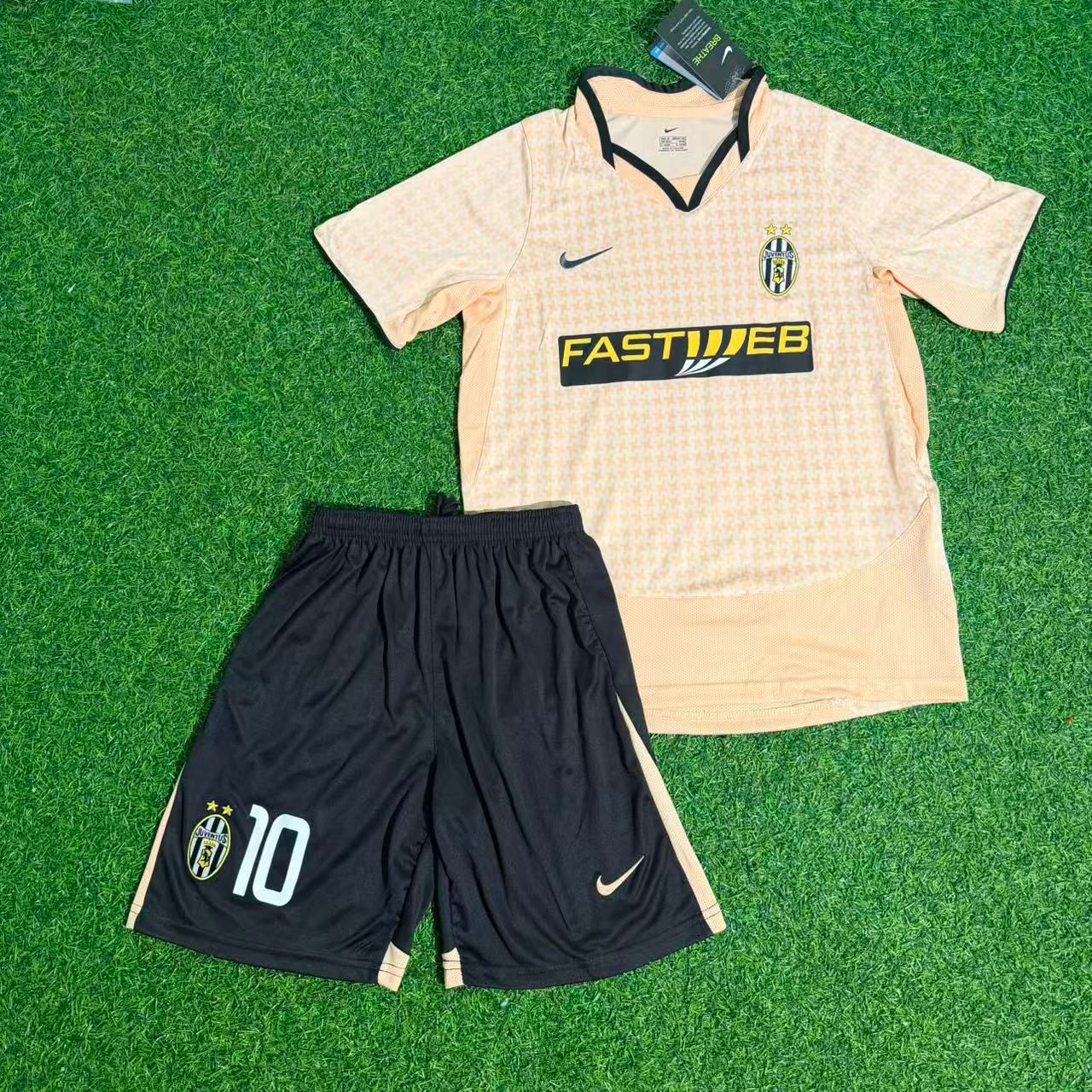 Alessandro Del Piero Juventus 2003/2004 Pink Retro Kids Football Jersey Kit