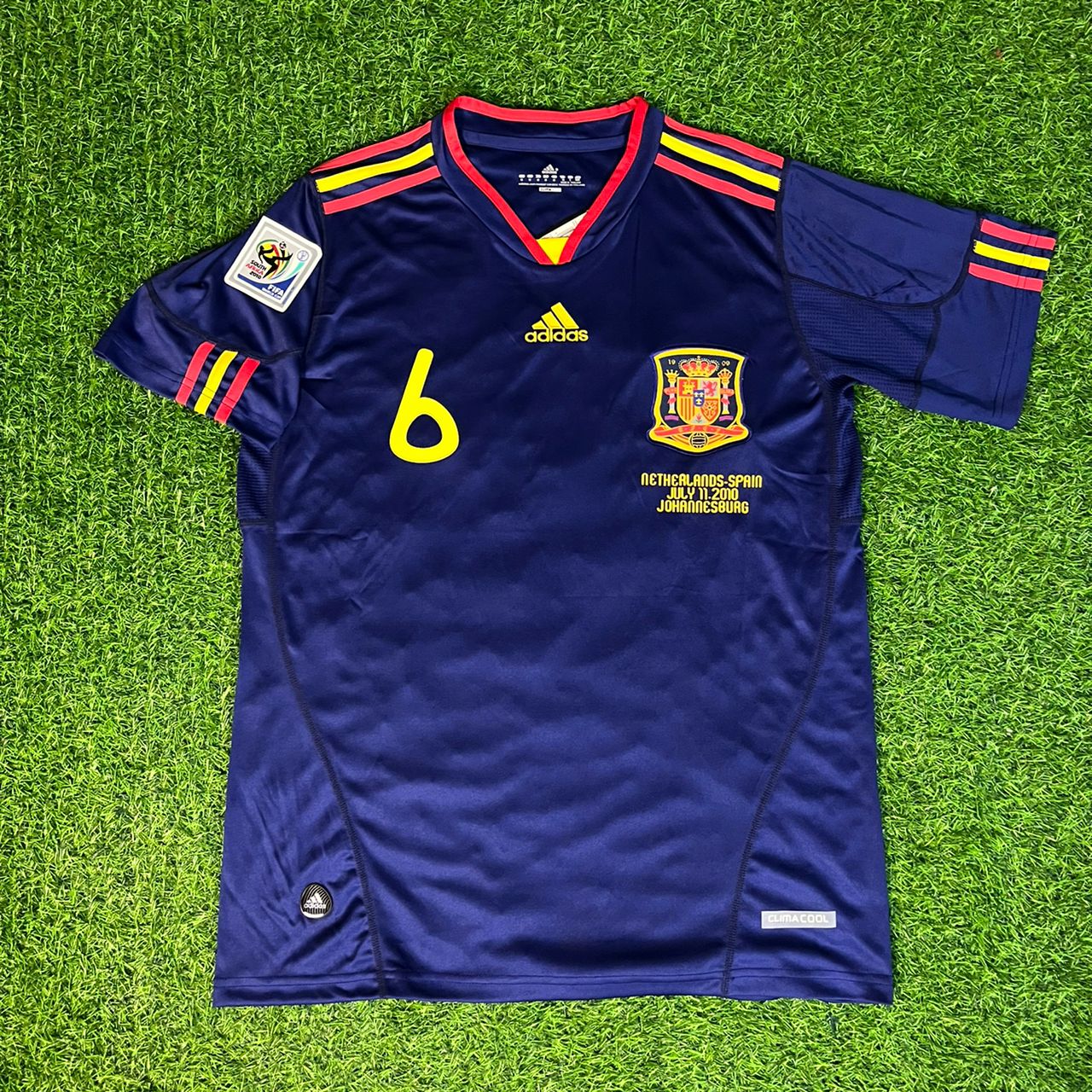 Andrés Iniesta 8 - Spain 2010 World Cup Final Retro Football Jersey Kit