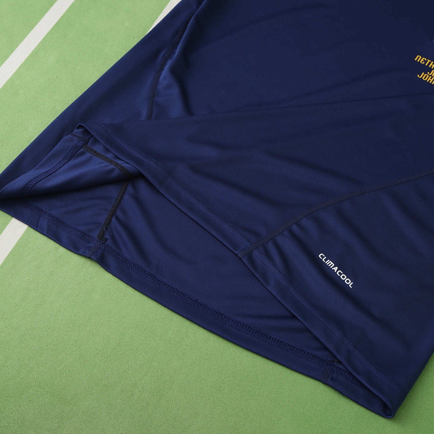 Andrés Iniesta 8 - Spain 2010 World Cup Final Retro Football Jersey Kit