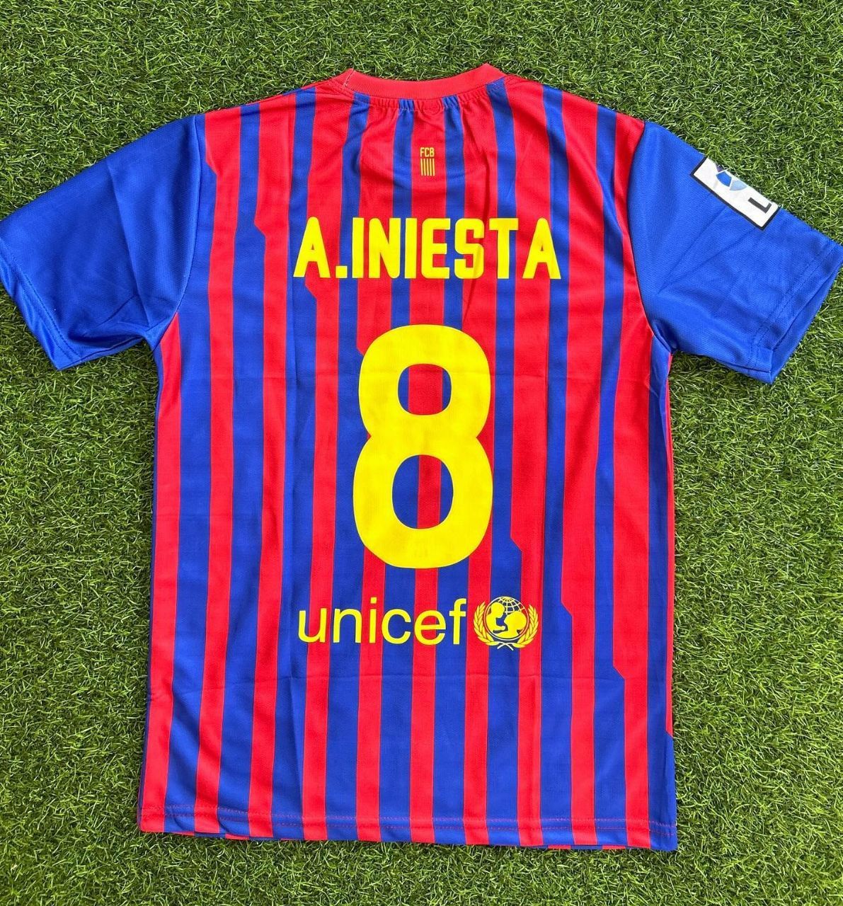 Andres Iniesta Barcelona Retro Football Jersey Kit
