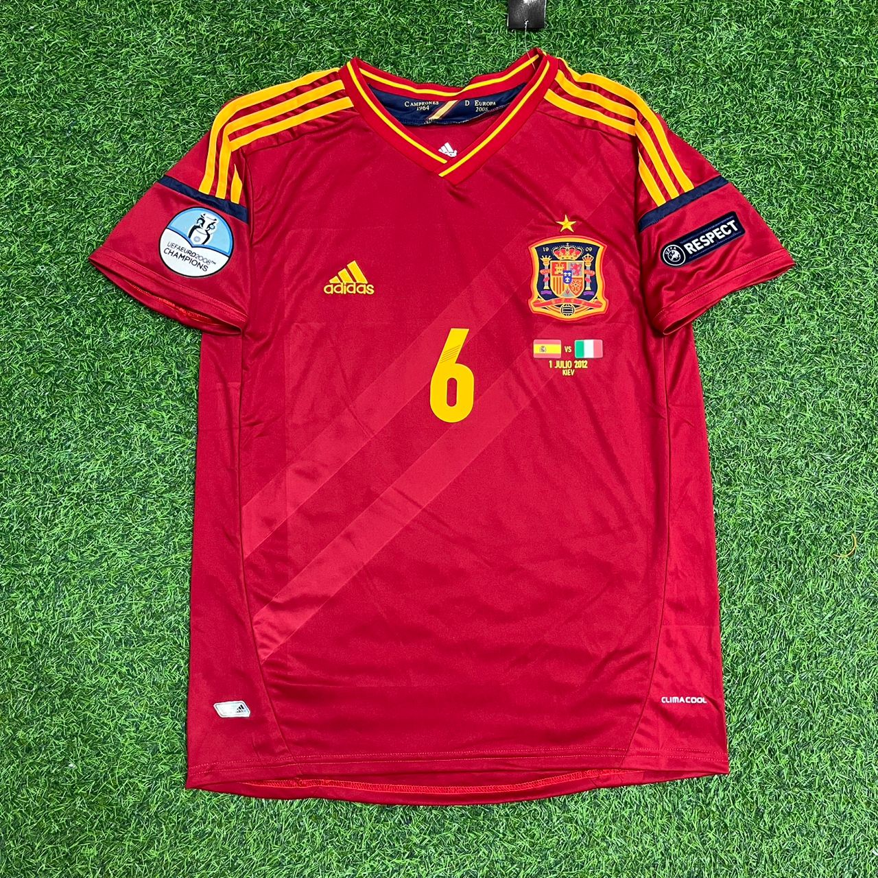 Spain EURO 2012 Andrés Iniesta Final Retro Football Jersey Kit
