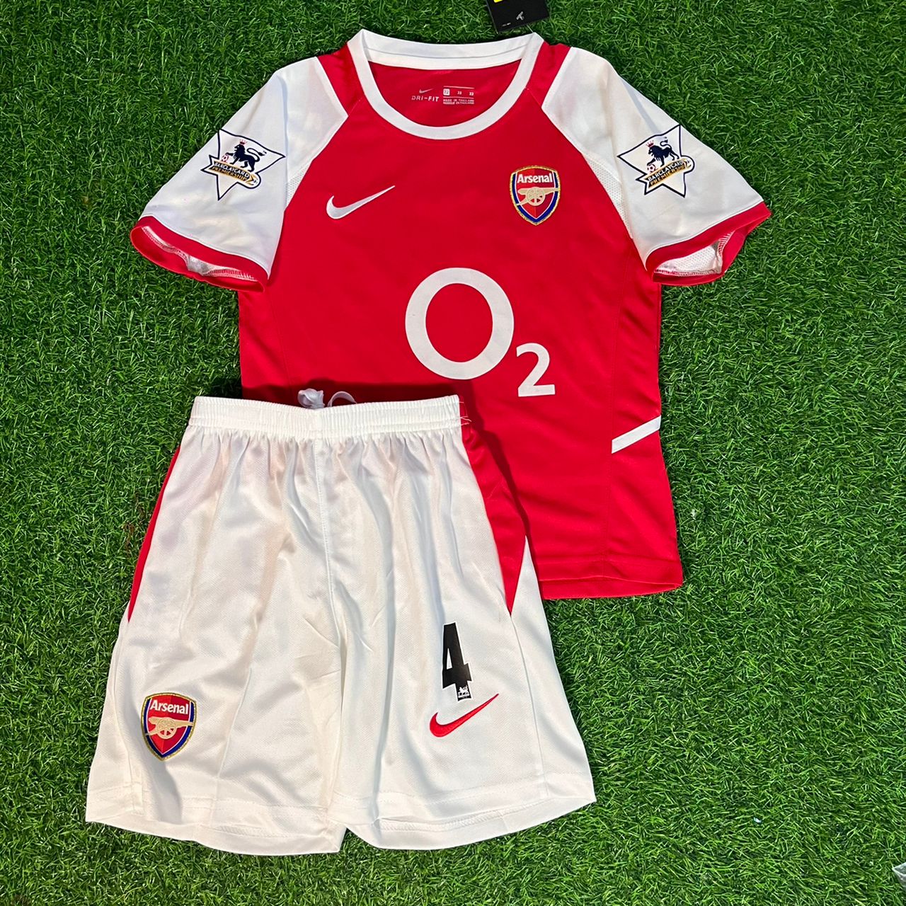 Patrick Viera 4 Arsenal 2002/04 Home Kids Kit Football Jersey Kit for Children