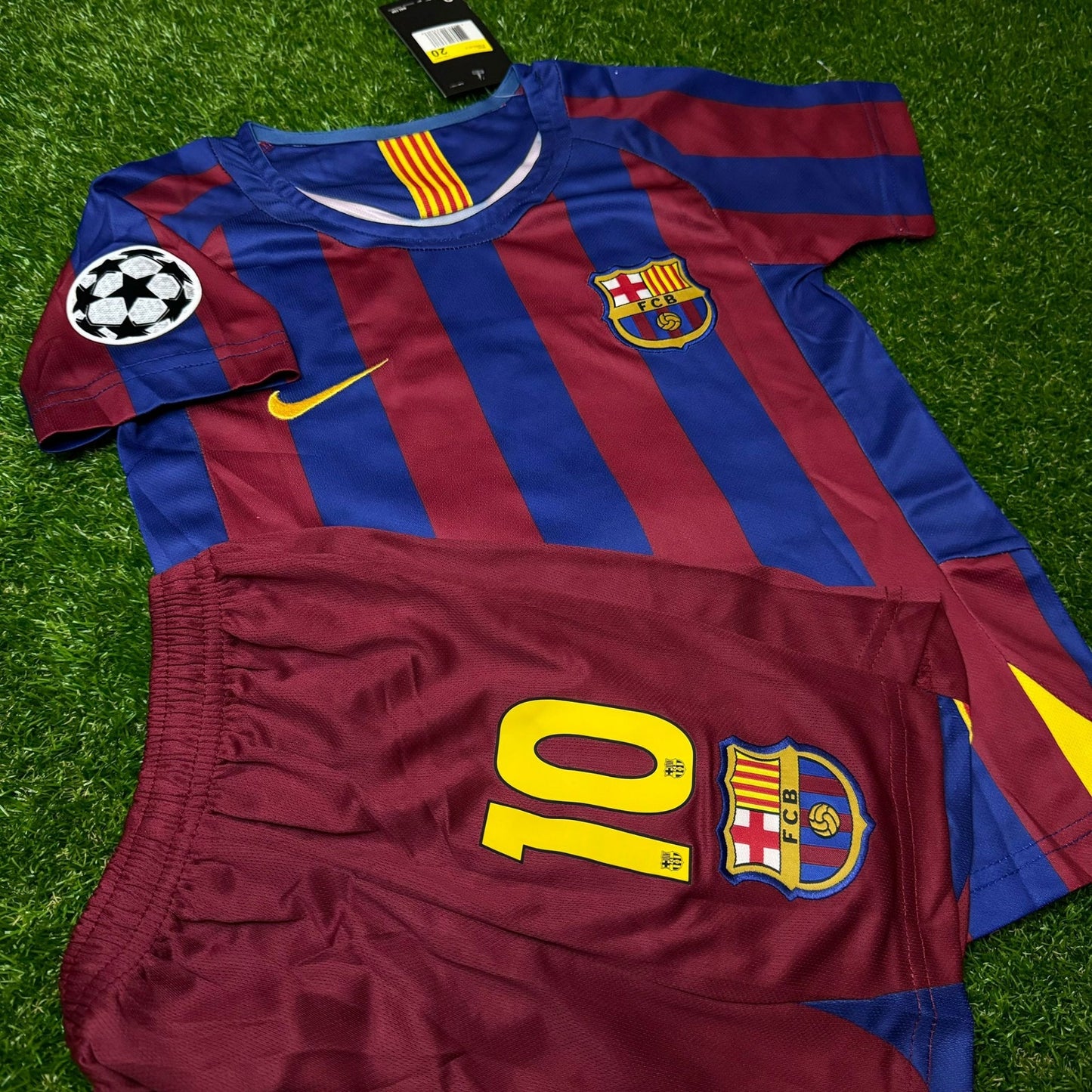 Ronaldinho Gaucho Barcelona 05/06 Home Kids Kit – Kit Jersey for Children – | KinderTrikot | Maillot Enfant