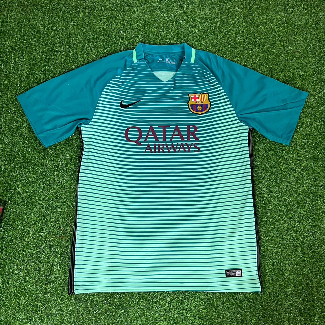 – Ivan Rakitic Barcelona 2016/17 Away Retro Jersey Trikot Maillot Soccer Kit