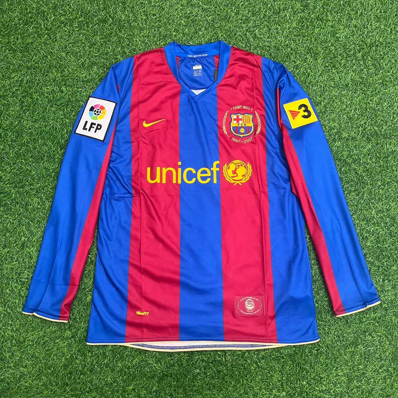 Carles Puyol Barcelona 2007 Retro Football Jersey Kit