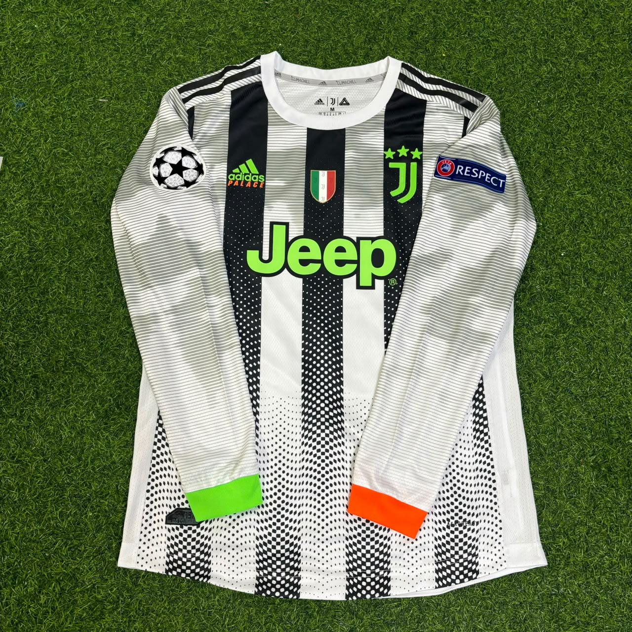 Cristiano Ronaldo #7 Juventus 2019-2020 Champions League Patch Long Sleeve Retro Football Jersey Kit