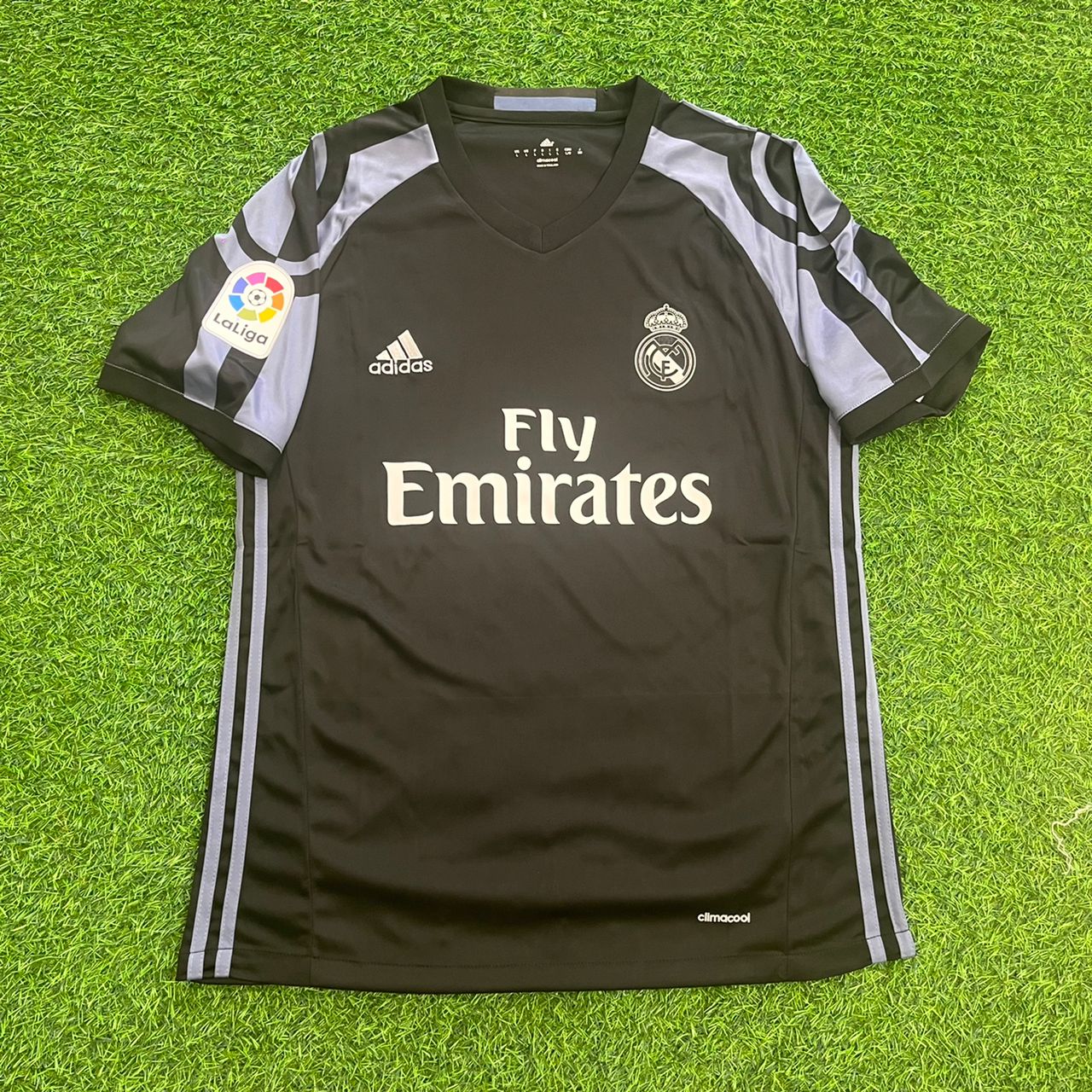 Cristiano Ronaldo Real Madrid 2016 - 2017 Football Jersey Kit