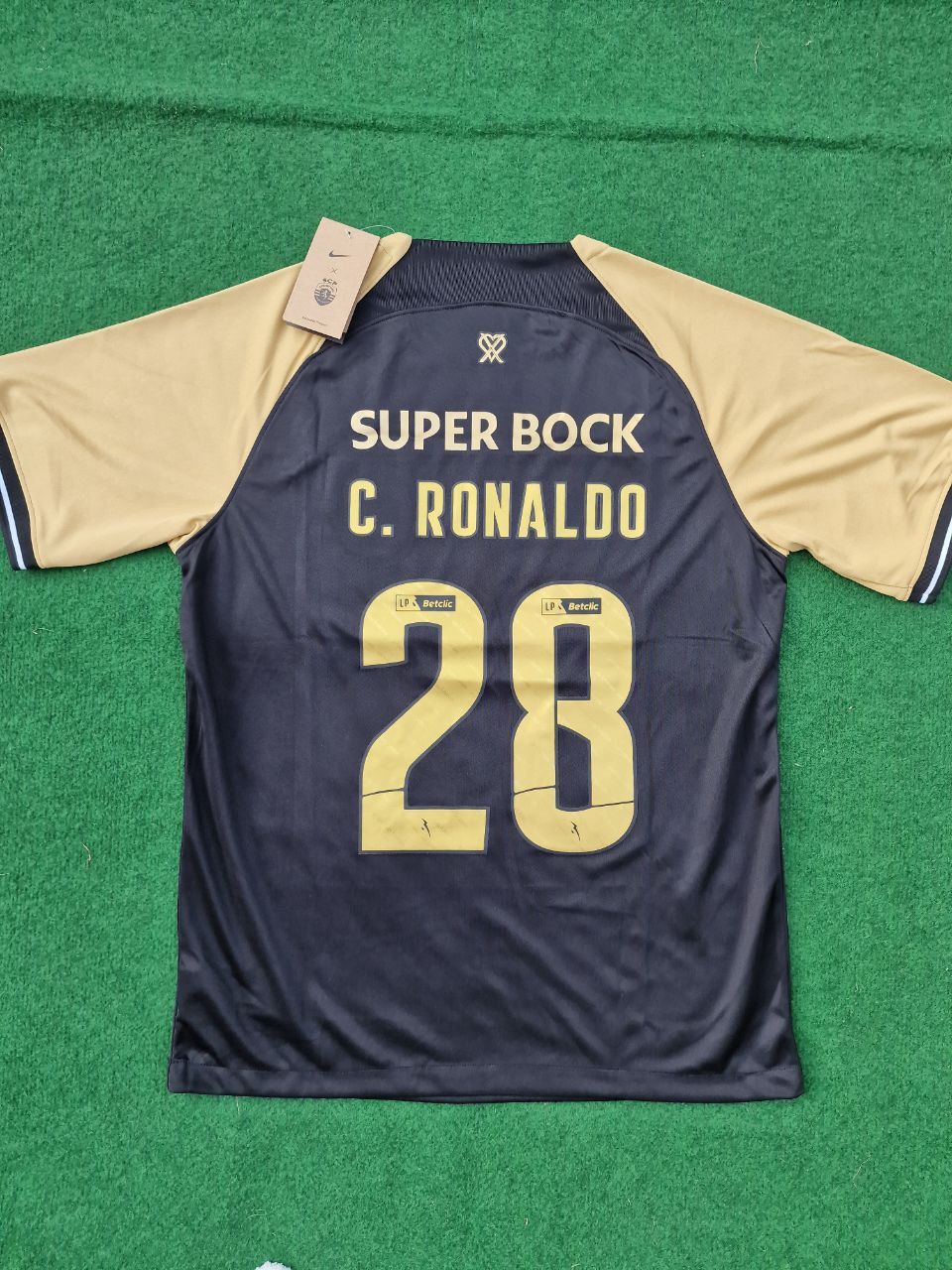 Cristiano Ronaldo Number 28 Sporting CP Retro Football Jersey Kit