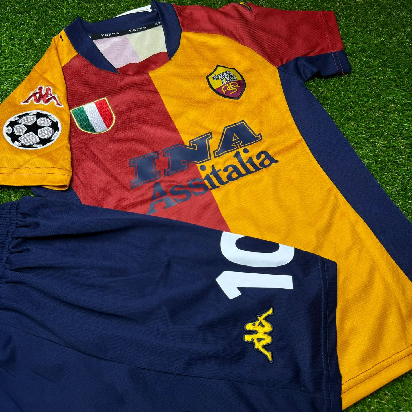 Francesco Totti Roma 2001/02 Kids Football Jersey Kit