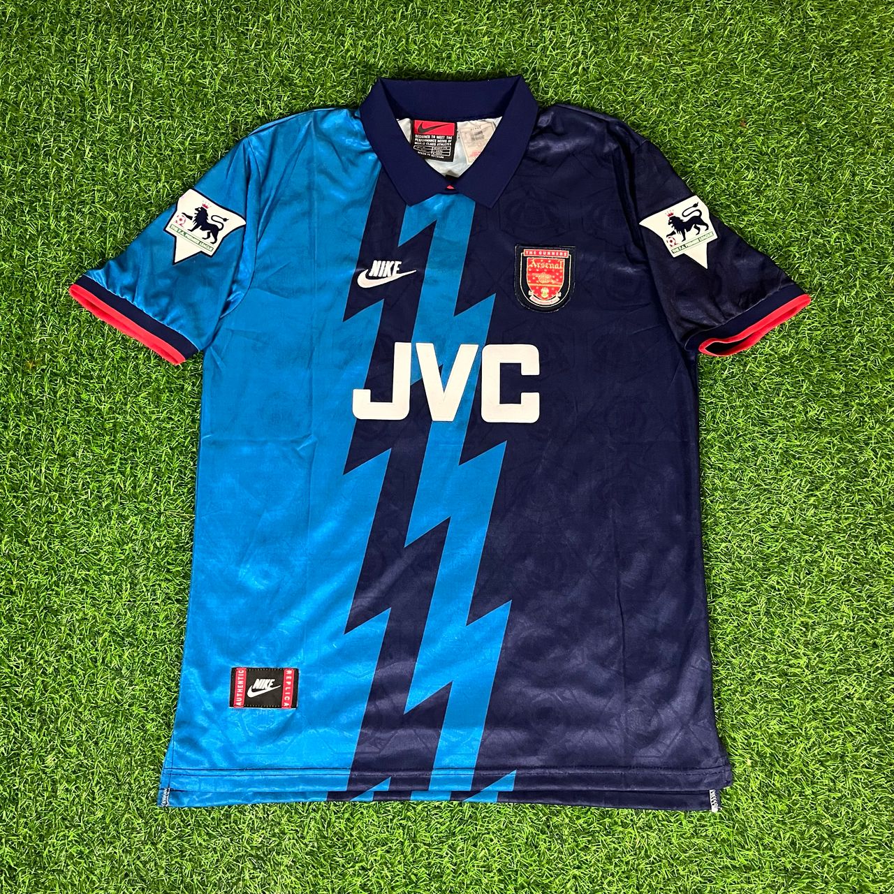 Fredrik Ljungberg 8 - Arsenal Retro Football Jersey Kit