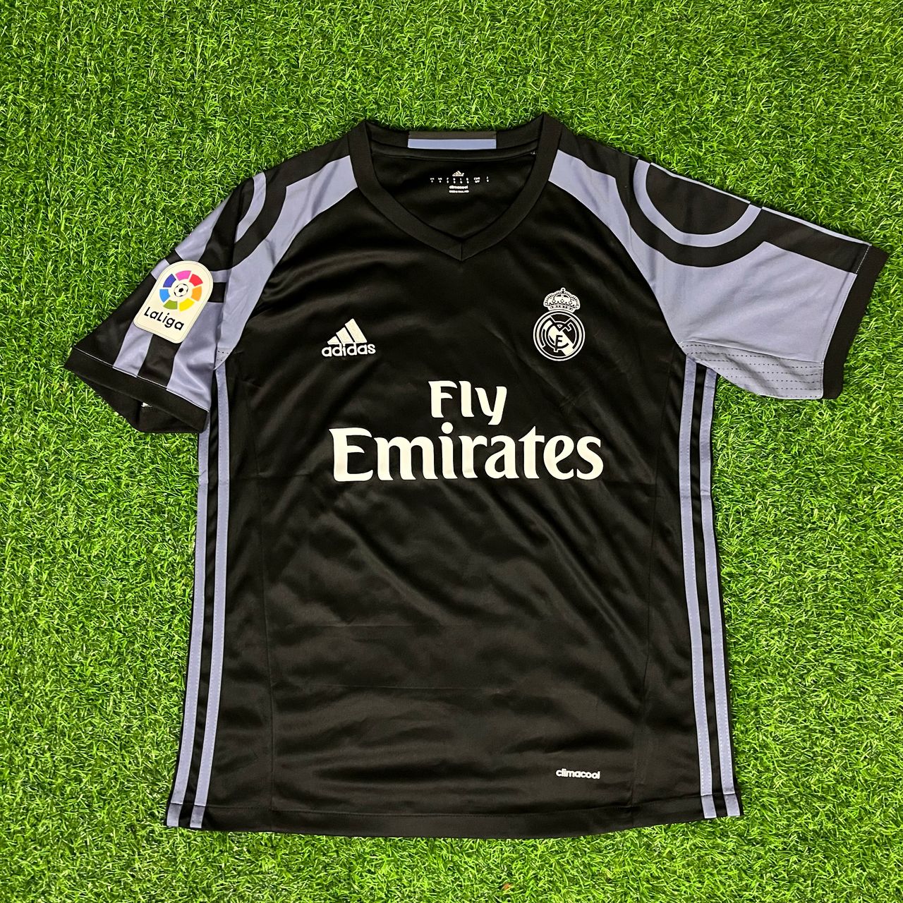 Gareth Bale Real Madrid 2016 - 2017 Football Jersey Kit