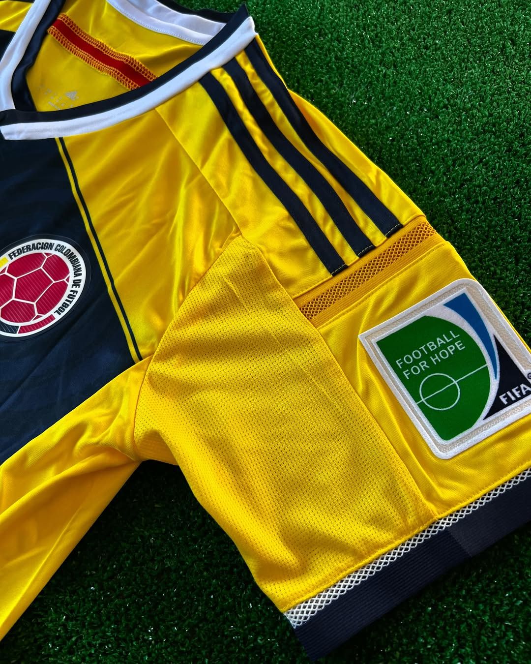 James Rodriguez Colombia 2014 Brazil World Cup Retro Football Jersey Kit