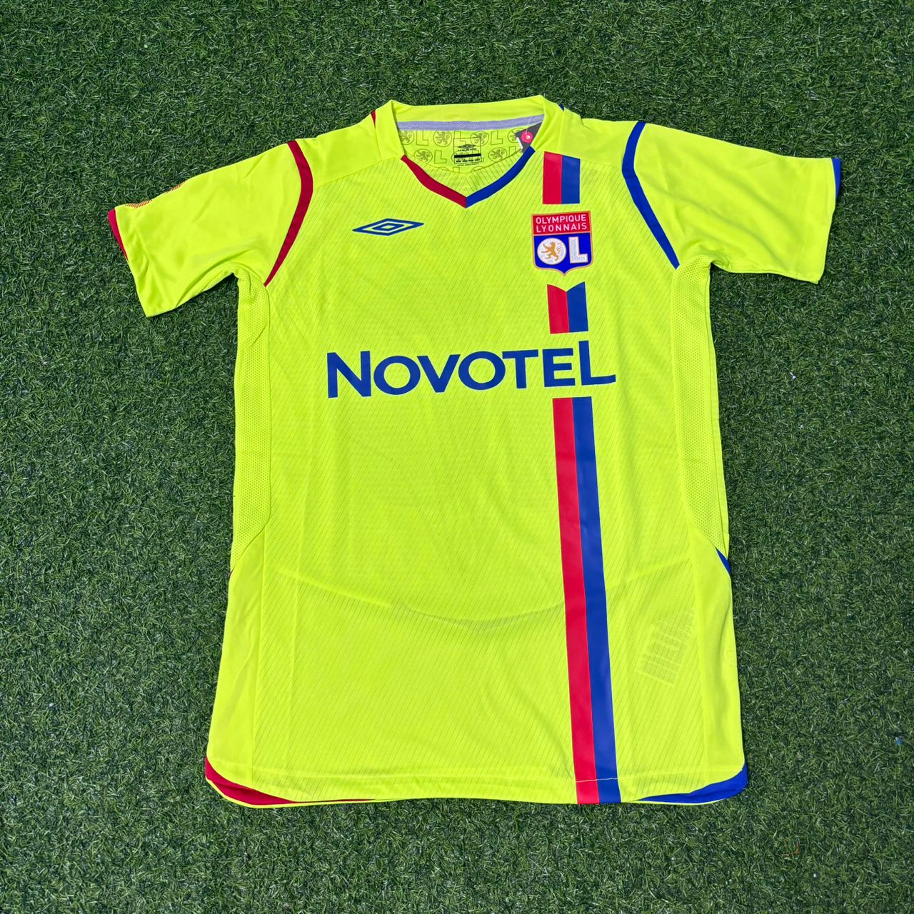 Karim Benzema Olympique Lyon 2008-2009 Yellow Green Football Jersey Kit
