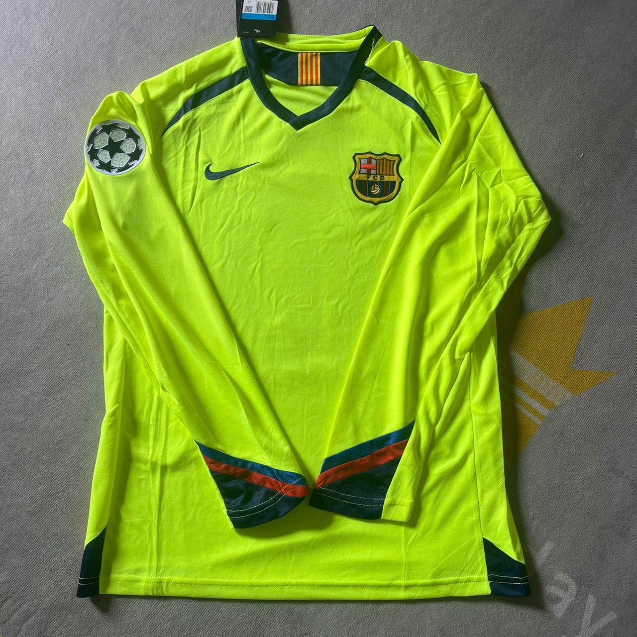 Lionel Messi Barcelona 2005 - 06 Season Retro Long Sleeve Football Jersey Kit