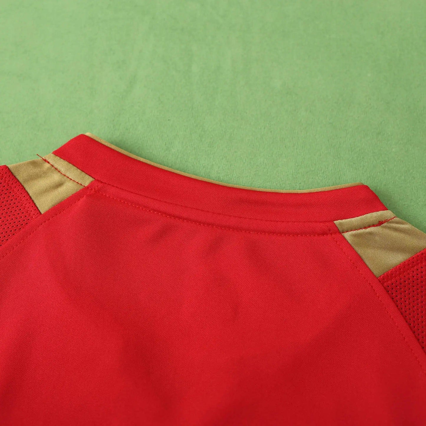 Liverpool 2005 Retro Football Jersey Kit
