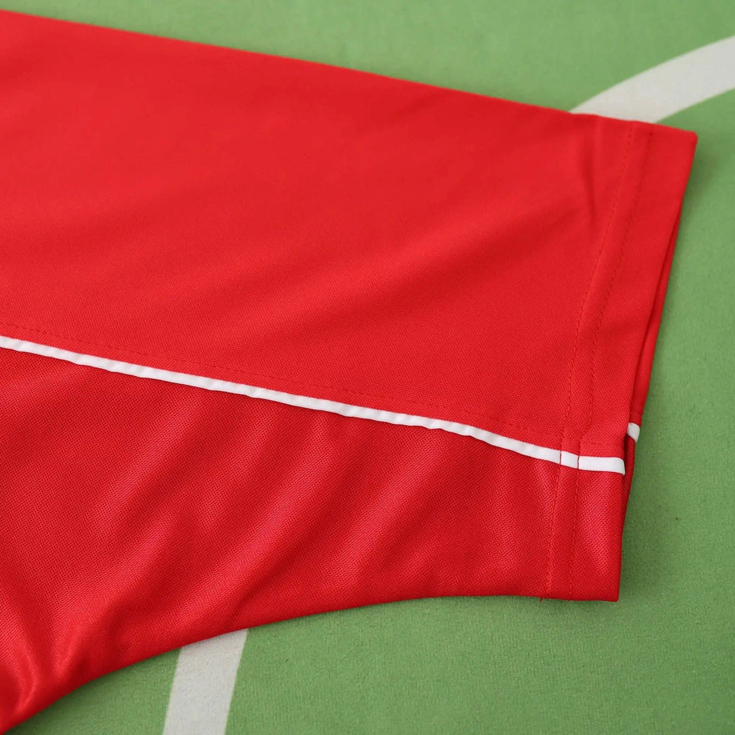 Liverpool 2001 Retro Football Jersey Kit