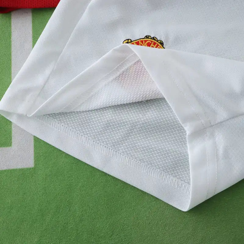 Manchester United 2005/06 Retro Kids Football Jersey Kit