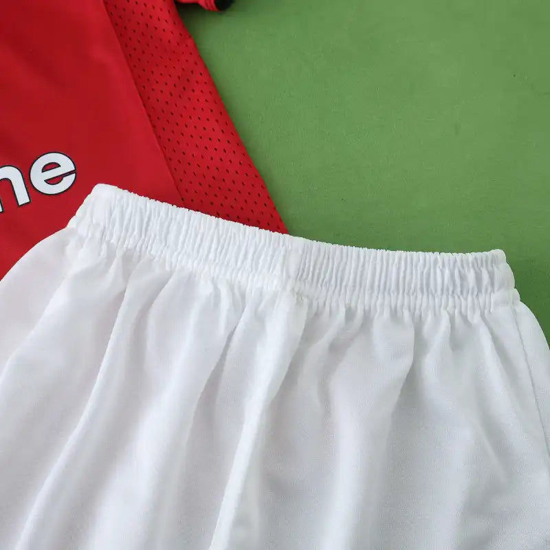 Manchester United 2005/06 Retro Kids Football Jersey Kit