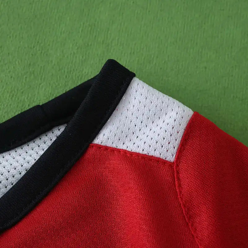 Manchester United 2005/06 Retro Kids Football Jersey Kit