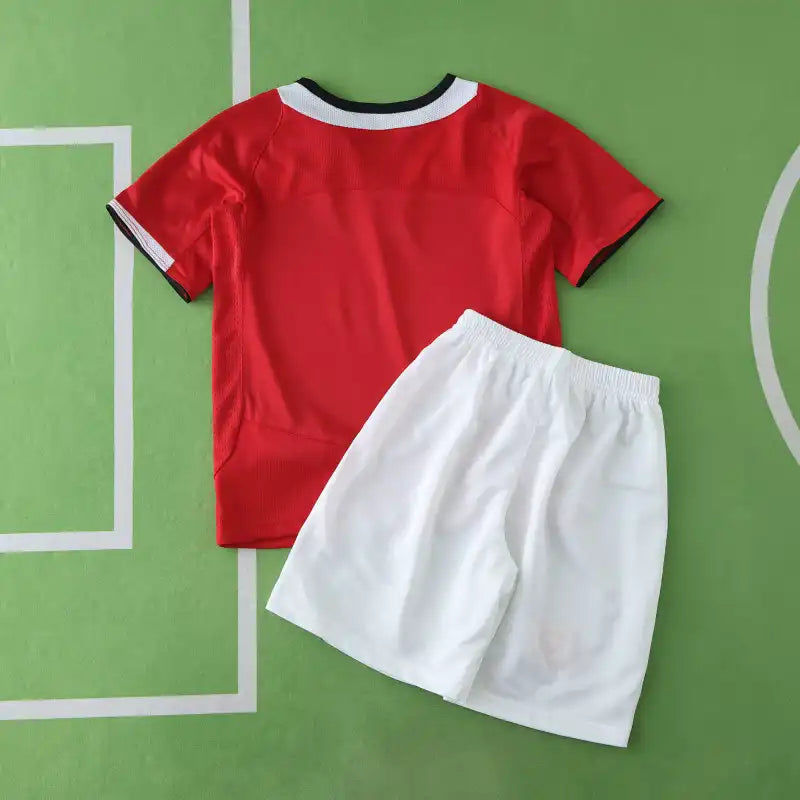 Manchester United 2005/06 Retro Kids Football Jersey Kit