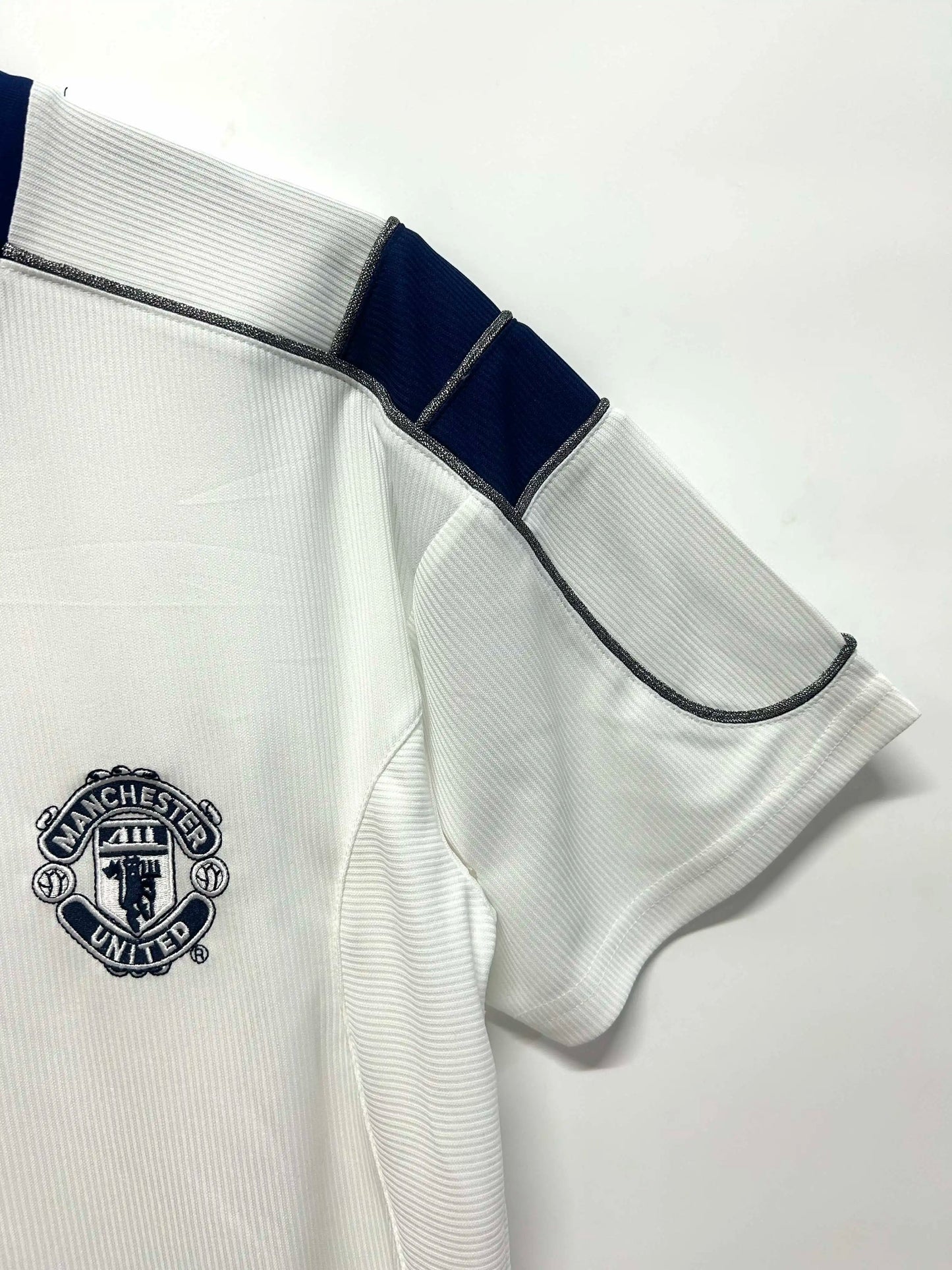 Manchester United Retro 1999 - 2000 Retro Football Jersey Kit