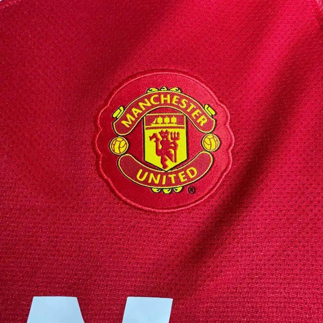 Manchester United Retro 2010 - 11 Retro Football Jersey Kit
