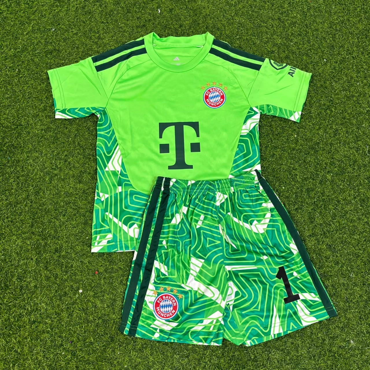 Manuel Neuer Bayern Munich Green Goalkeeper Football Jersey