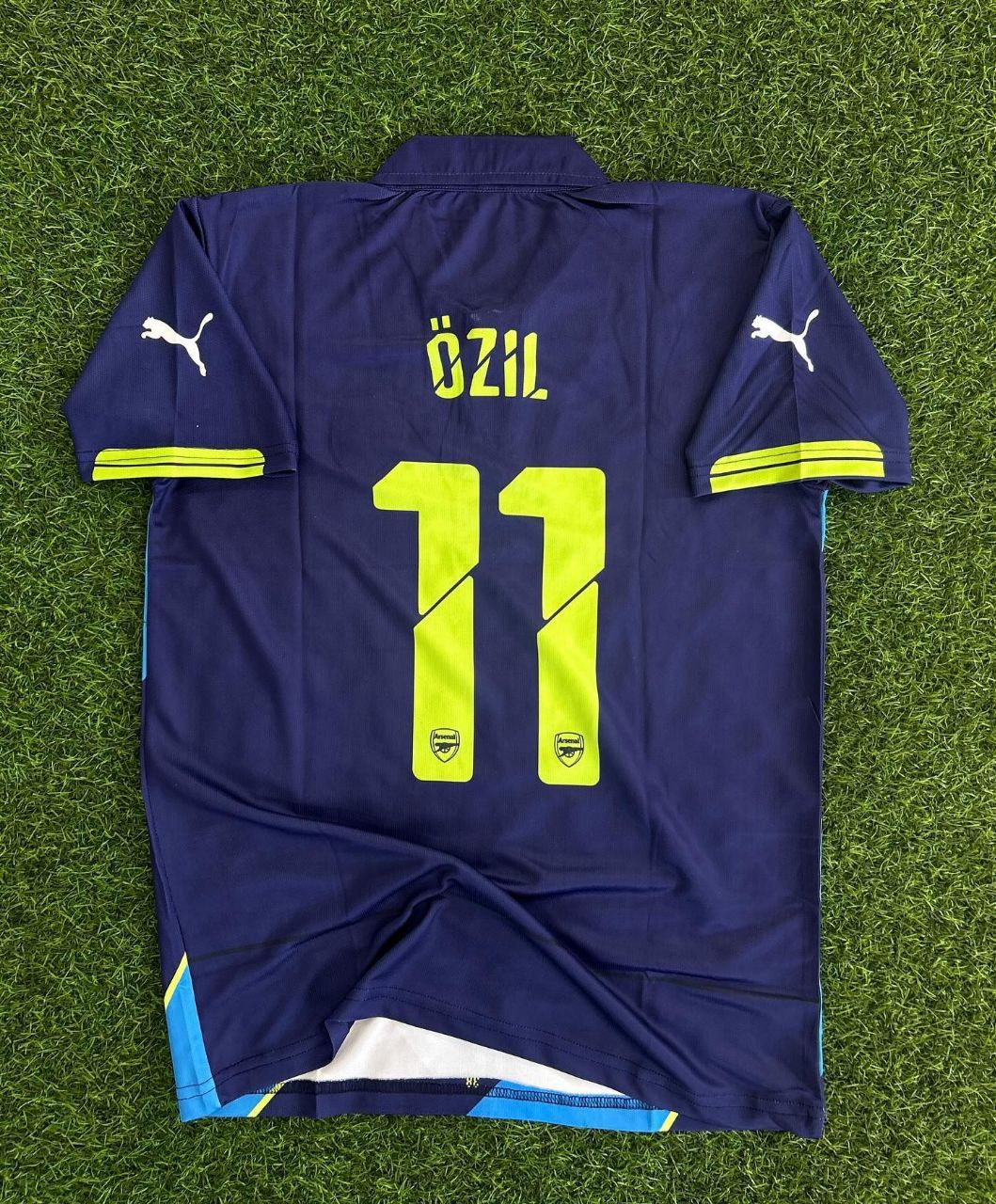 Mesut Ozil Arsenal Retro Football Jersey Kit