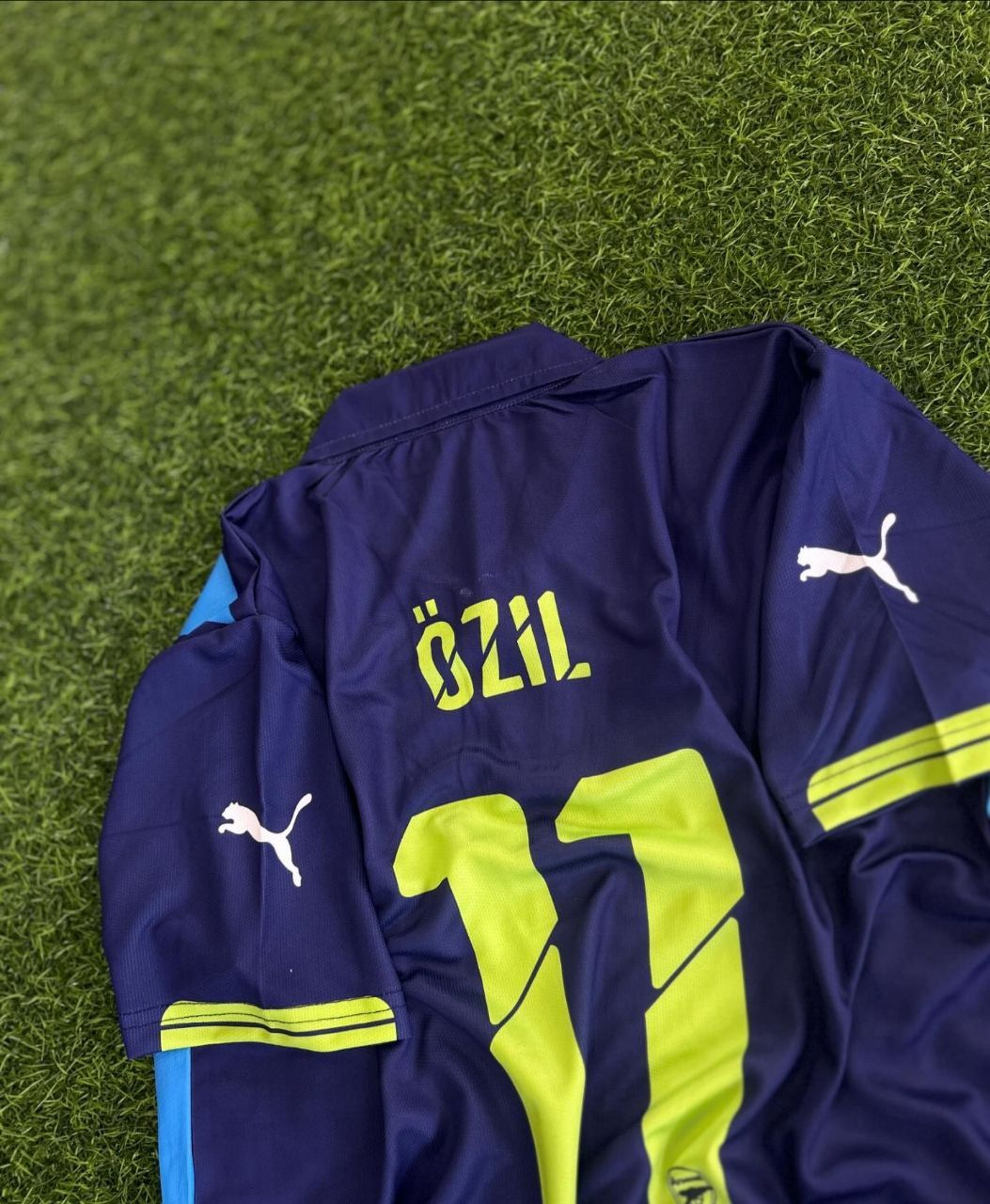 Mesut Ozil Arsenal Retro Football Jersey Kit