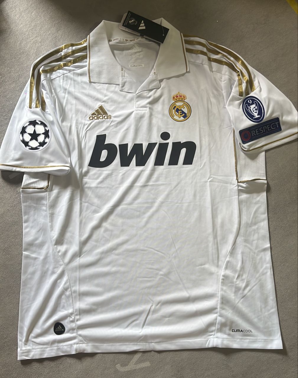 Mesut Ozil Real Madrid 2011 - 2012 Champions League Short Sleeve Football Jersey Kit