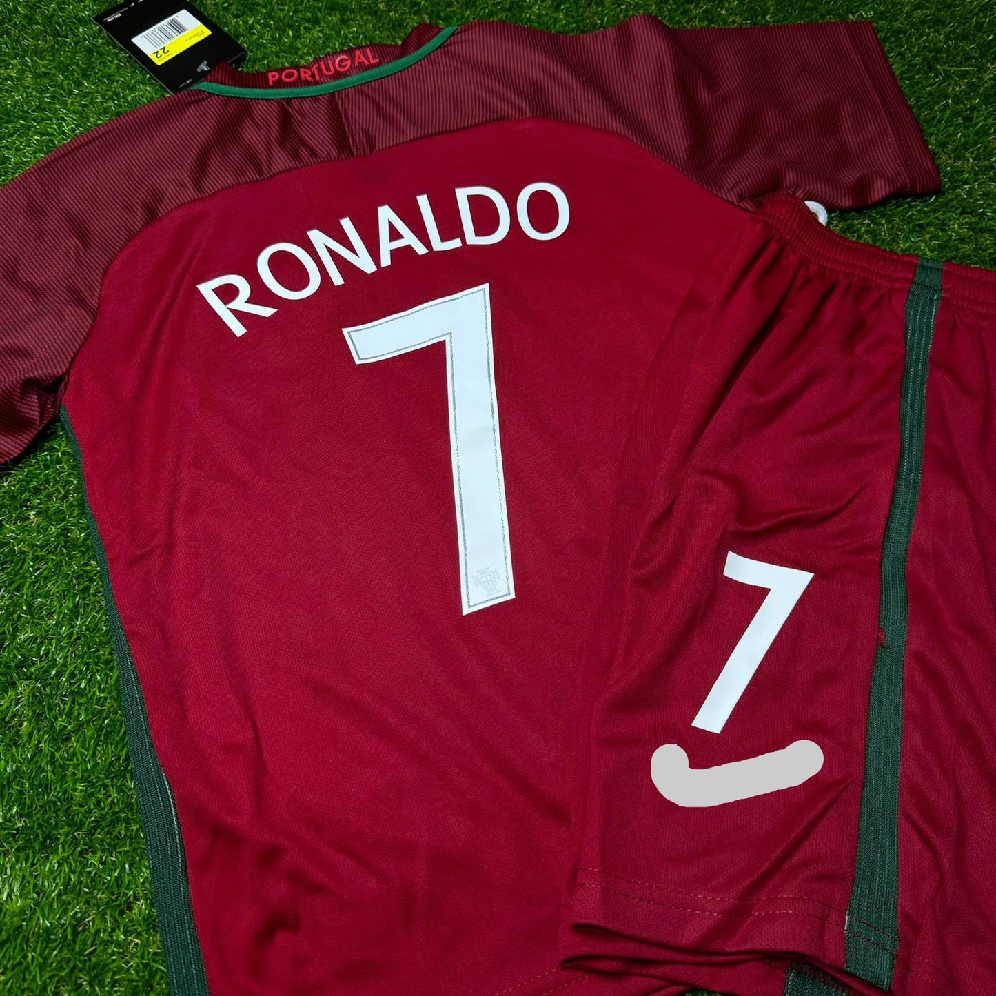 Cristiano Ronaldo Portugal 2016 Home Ronaldo Kids Kit – Kit Jersey for Children – | KinderTrikot | Maillot Enfant