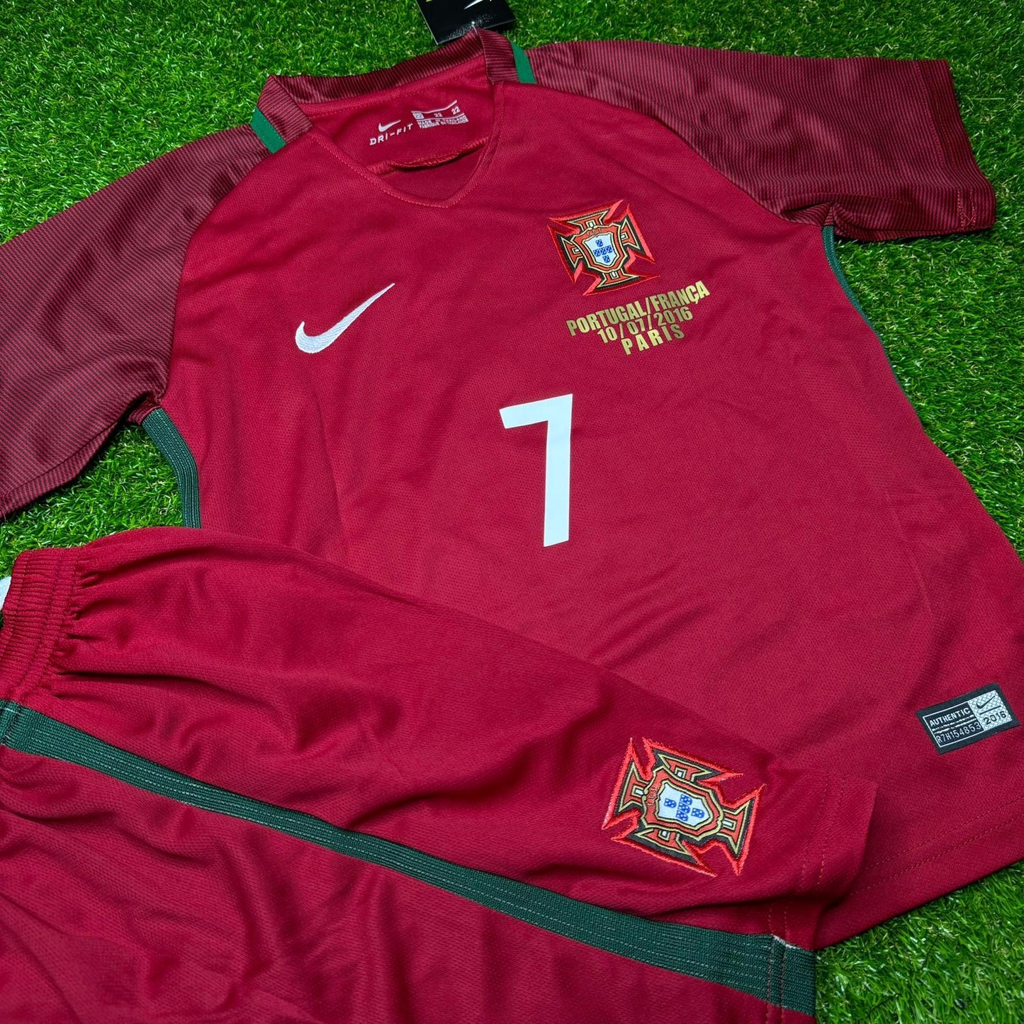 Cristiano Ronaldo Portugal 2016 Home Ronaldo Kids Kit – Kit Jersey for Children – | KinderTrikot | Maillot Enfant