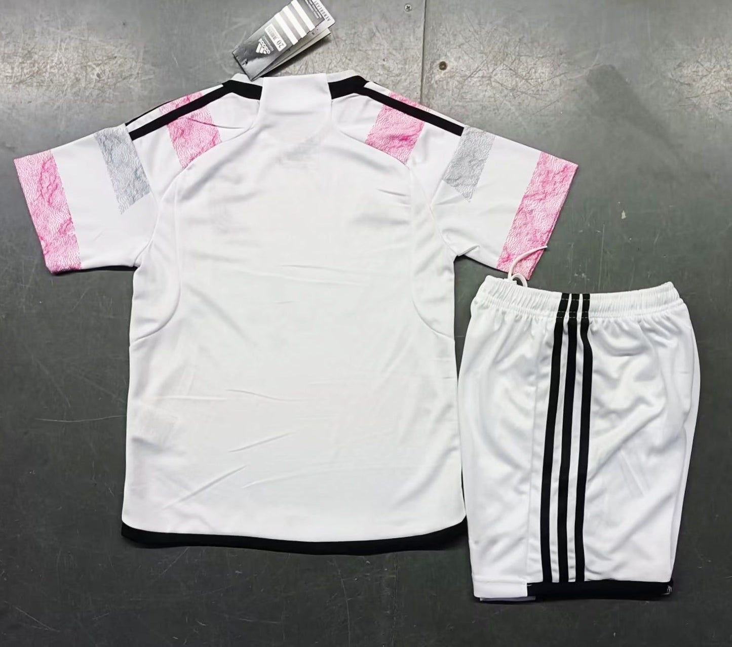 Juventus Retro Kids Football Jersey Kit