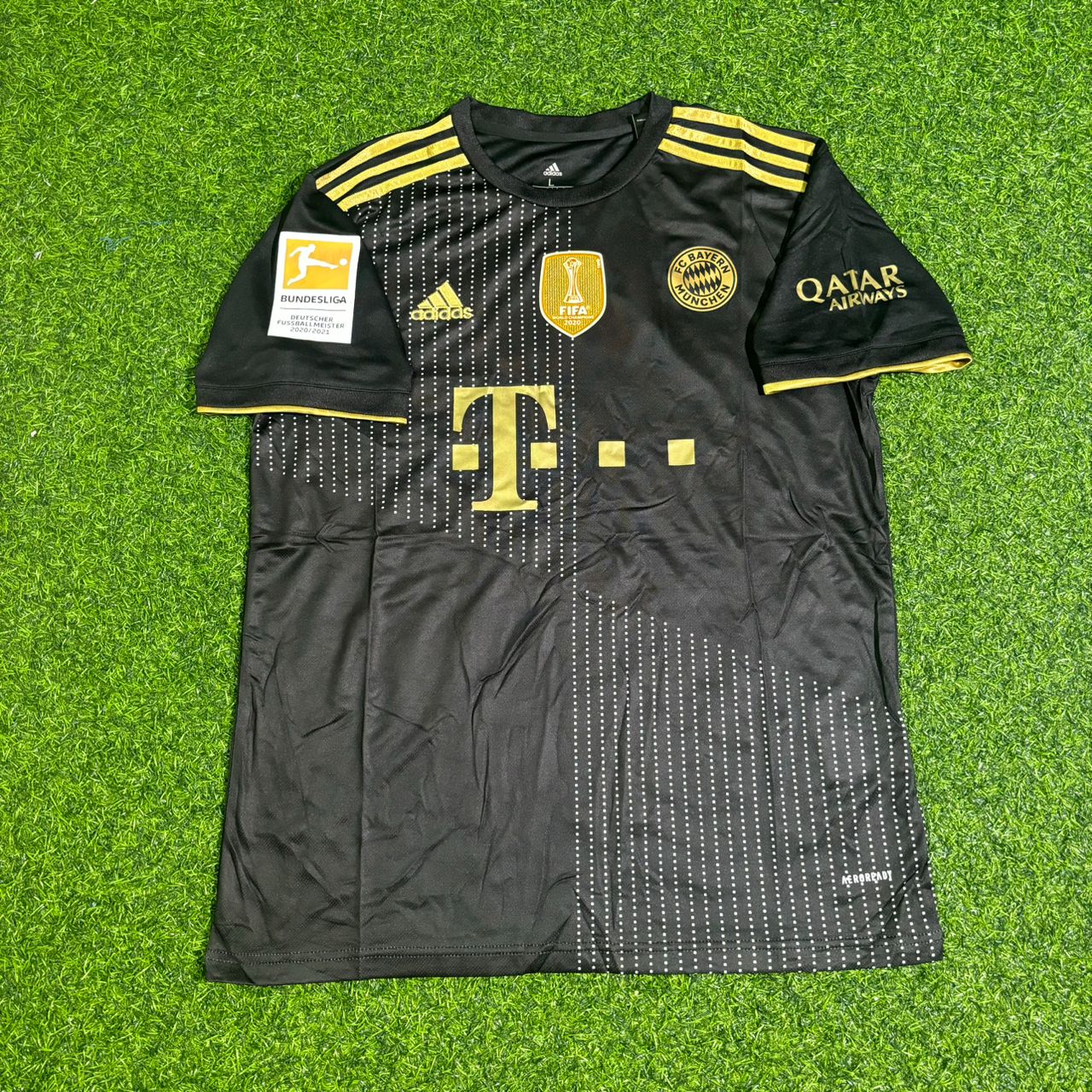 Robert Lewandowski Bayern Munich 2021-2022 Away Football Jersey Kit