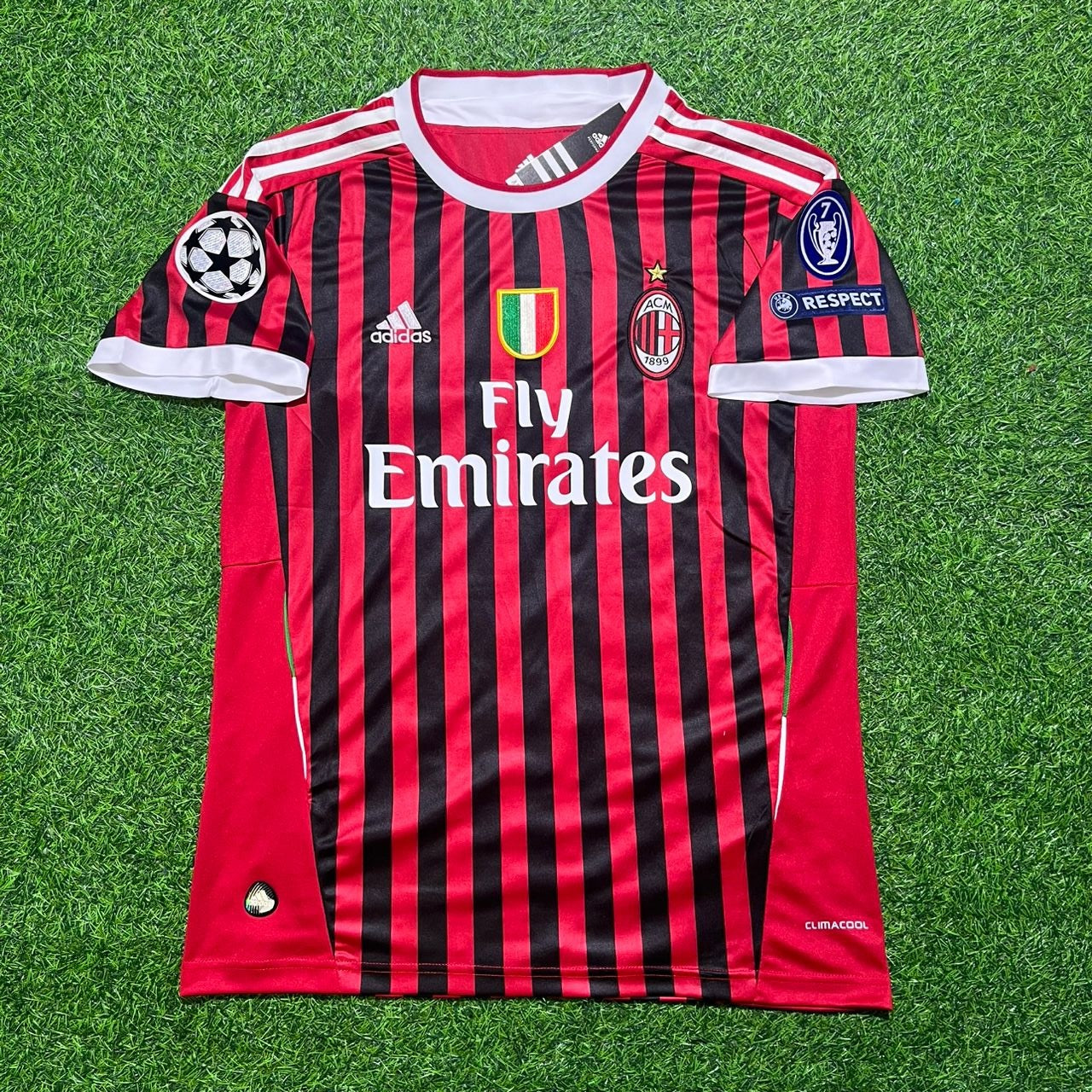 Robinho 70 - AC Milan Home 2011/12 Retro Football Jersey Kit