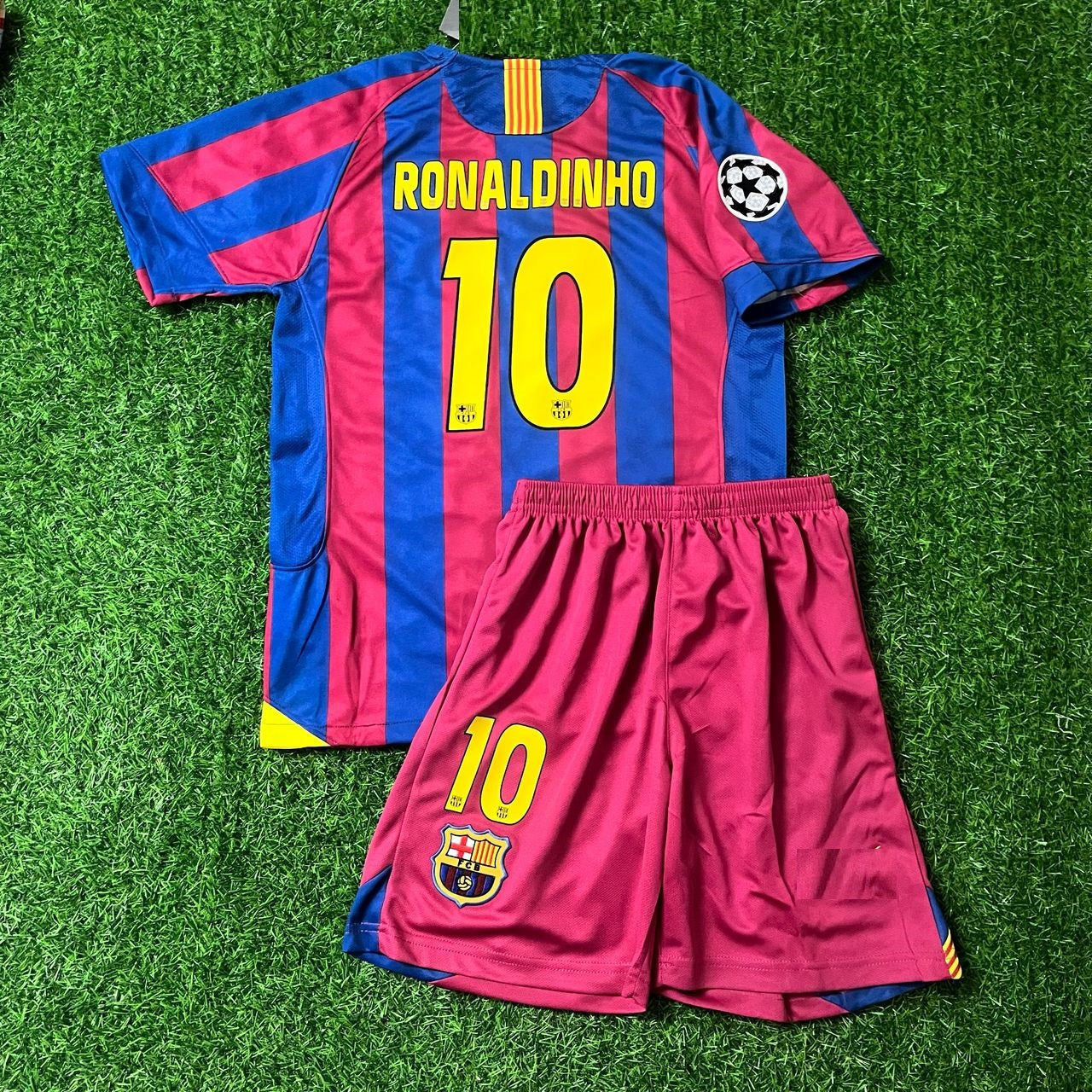 Ronaldinho Gaucho Barcelona 05/06 Home Kids Kit – Kit Jersey for Children – | KinderTrikot | Maillot Enfant