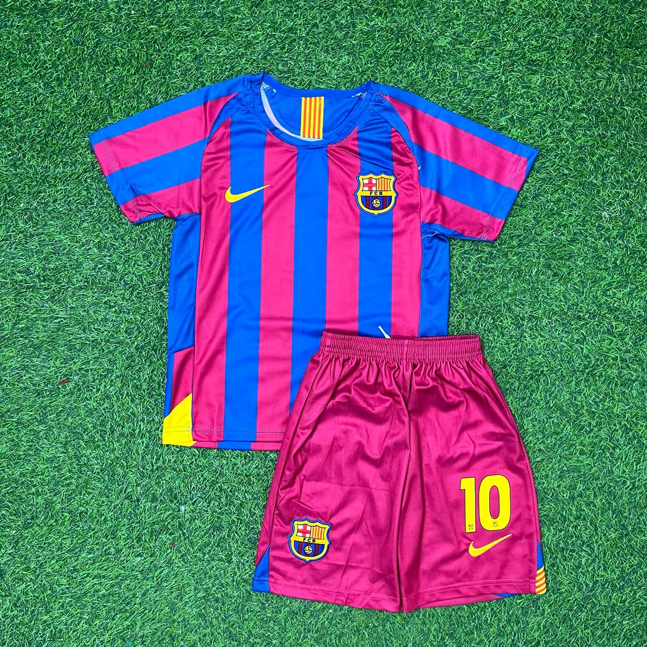 Ronaldinho Gaucho Barcelona 05/06 Home Kids Kit Football Jersey Kit for Children