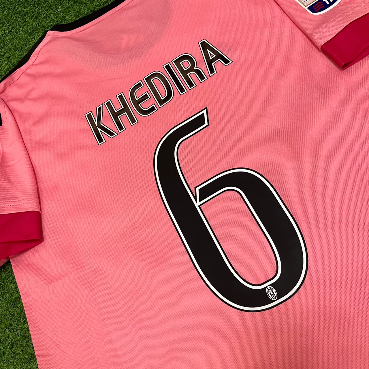 Sami Khedira Juventus Retro Pink 2015-2016 Football Jersey