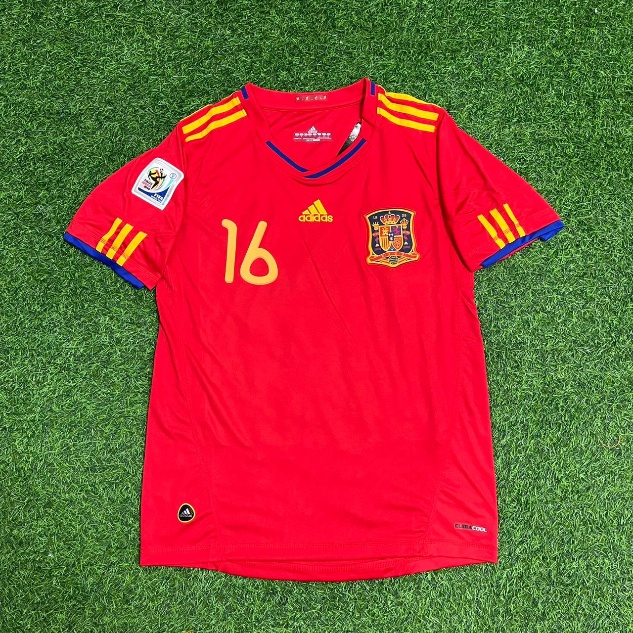 Spain World Cup 2010 Sergio Busquets 16 Retro Football Jersey Kit
