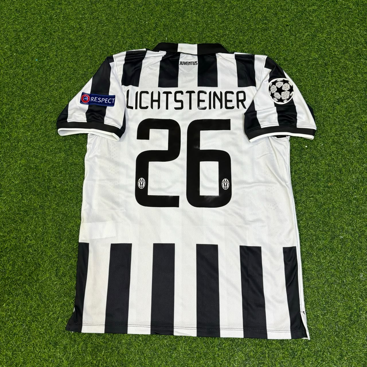 Stephan Lichtsteiner 26-Juventus 2014 2015 Retro Football Jersey