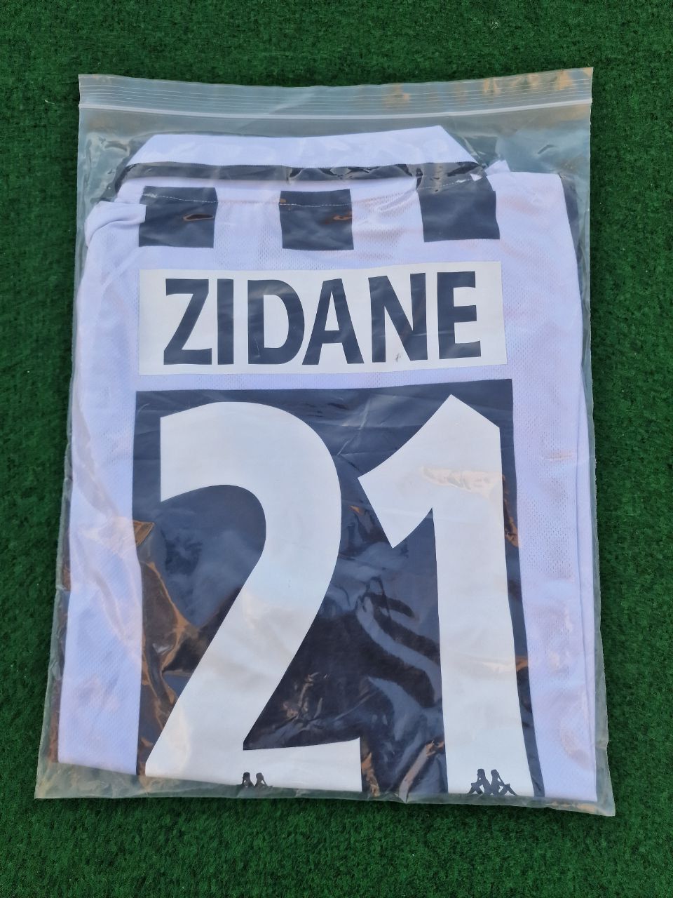 Zinedine Zidane Juventus 1996 1997 Retro Football Jersey Kit