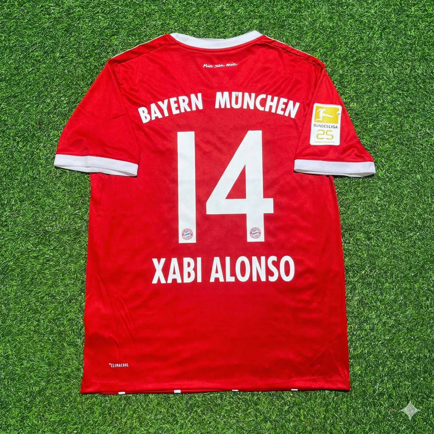 Xabi Alonso Bayern Munich 2017-2018 Retro Home Football Jersey