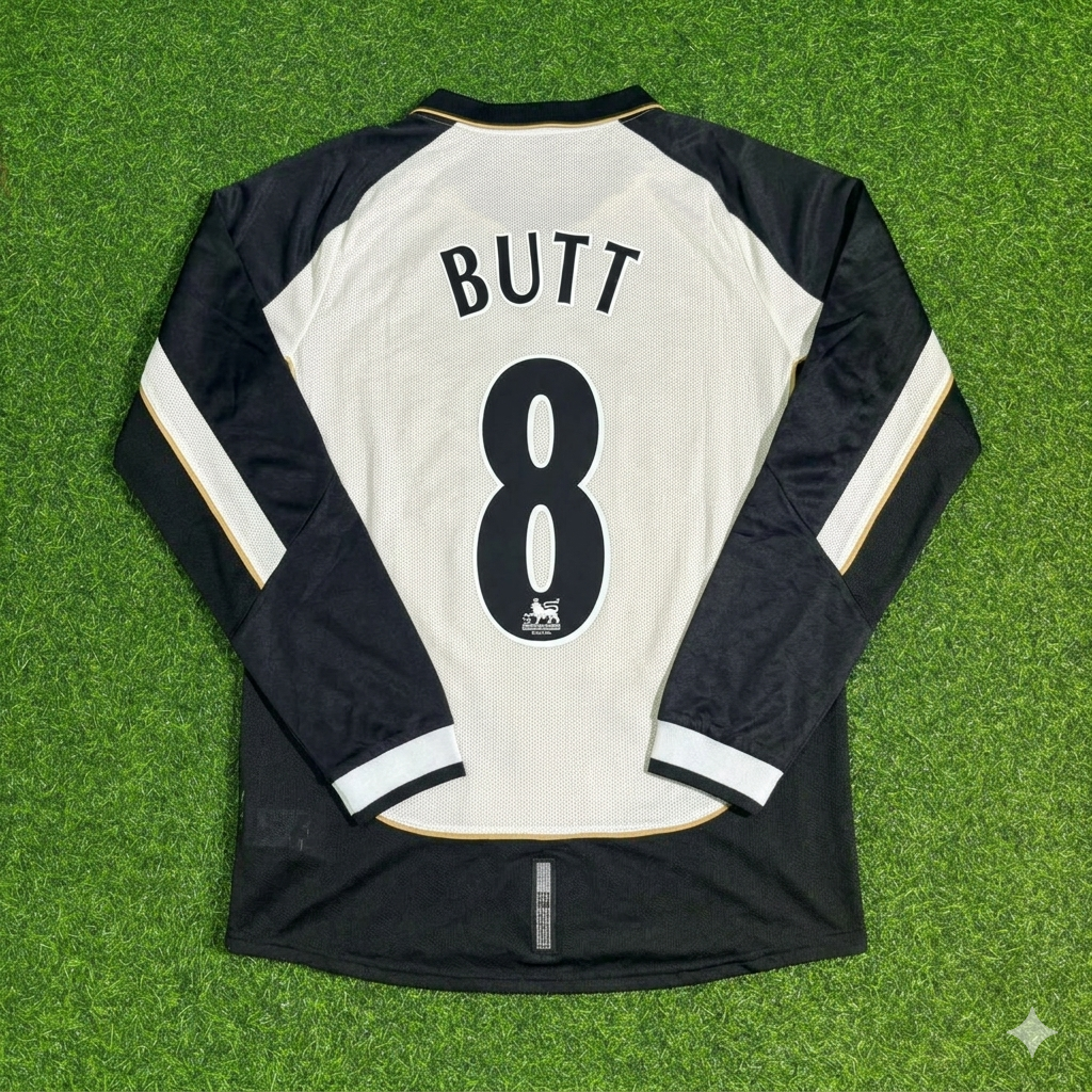 Nicky Butt #8 Manchester United 2001-2002 Reversible Retro Football Jersey